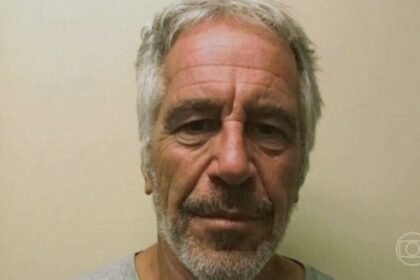 jeffrey-epstein:-bilionario-comandou-esquema-de-trafico-sexual-e-morreu-na-prisao;-relembre