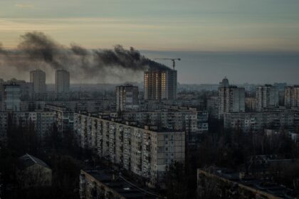 ataque-russo-a-kiev-e-grandes-cidades-da-ucrania-deixa-30-mortos;-veja-video-de-maternidade-bombardeada