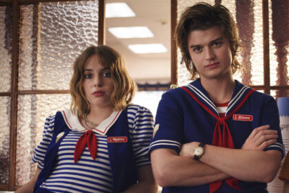 ‘stranger-things’:-maya-hawke-e-joe-keery-surgem-caracterizados-em-imagem-oficial-da-5a-temporada;-confira!