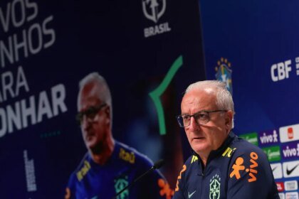 selecao-inspira-o-mundo-e-precisa-voltar-a-vencer,-diz-dorival-junior