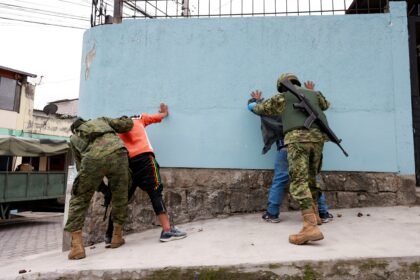 onda-de-violencia-no-equador:-autoridades-intensificam-buscas-e-patrulhamento-em-guayaquil