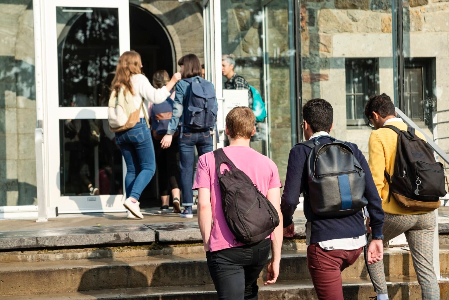 por-que-canada-vai-limitar-entrada-de-estudantes-estrangeiros