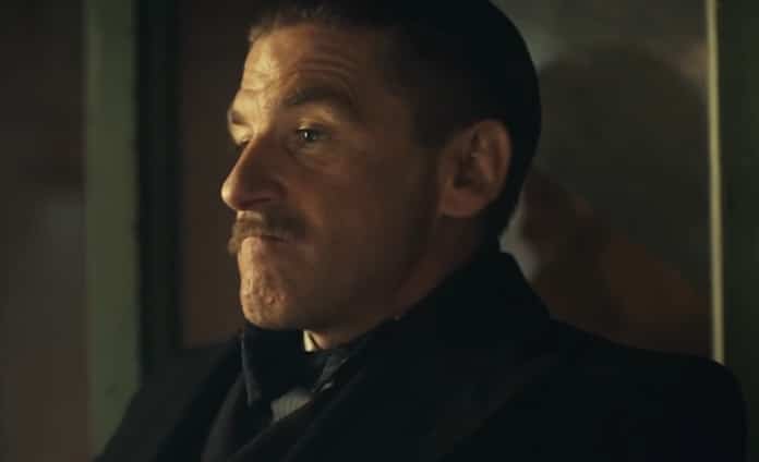 ator-de-peaky-blinders-culpa-fas-da-serie-apos-ser-preso-com-drogas