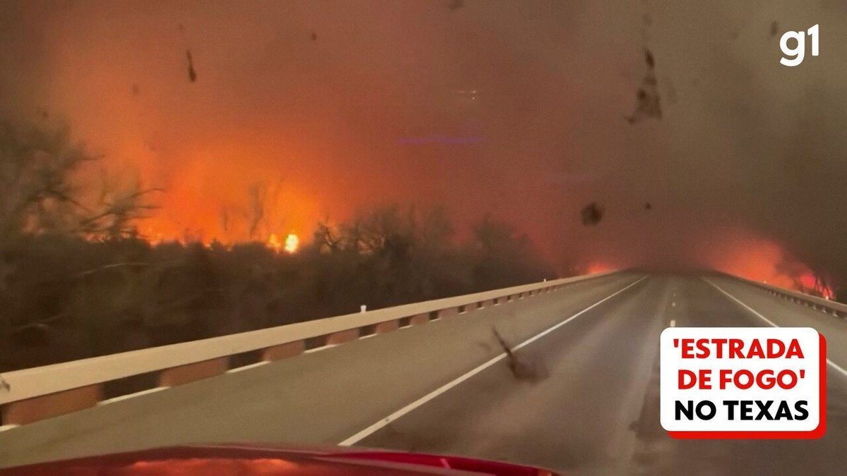 video:-bombeiros-dirigem-em-meio-a-‘estrada-de-fogo’-no-texas