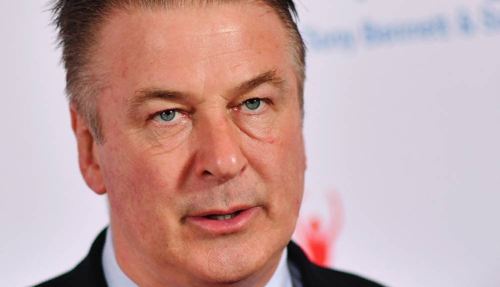 alec-baldwin-declara-se-nao-culpado-de-homicidio-involuntario-em-set-de-filmagem