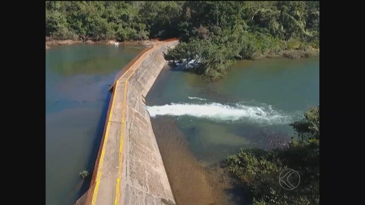 rompimento-de-barreira-no-rio-araguari-causa-problemas-ambientais-em-uberlandia