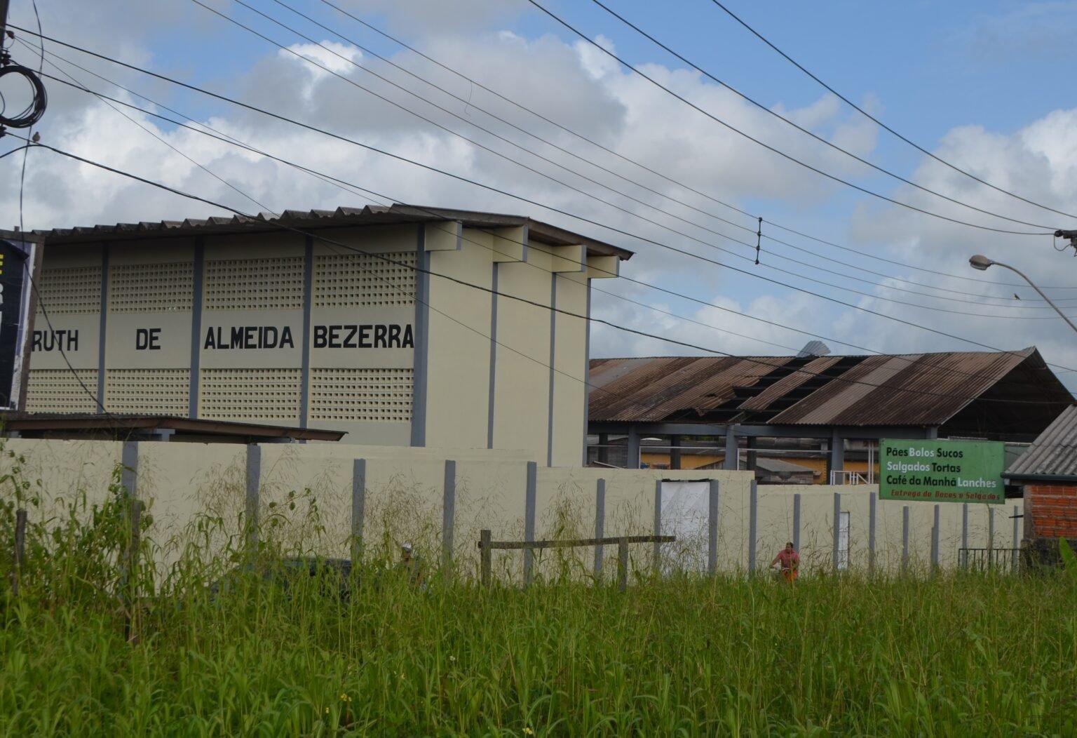 quadra-poliesportiva-de-escola-publica-do-ap-destelhada-por-ventanias-deve-ser-reformada