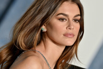 conheca-kaia-gerber,-filha-de-cindy-crawford-que-desfila-desde-os-16-anos,-mas-se-considera-‘um-bebe’-na-atuacao