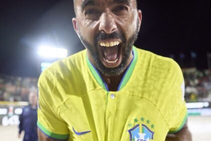 mundial-de-beach-soccer:-brasil-fecha-1a-fase-com-aproveitamento-100%