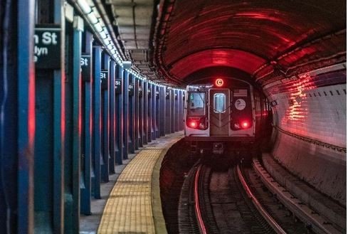 policia-de-nova-york-encontra-perna-humana-no-metro