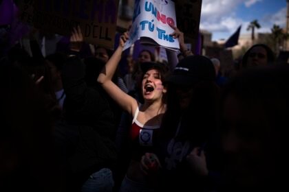 fotos:-manifestacoes-pelo-dia-internacional-da-mulher-tomam-ruas-de-cidades-pelo-mundo