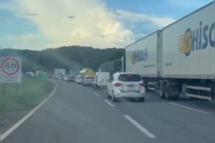 congestionamento-quilometrico-deixa-trecho-da-br-060-completamente-parado