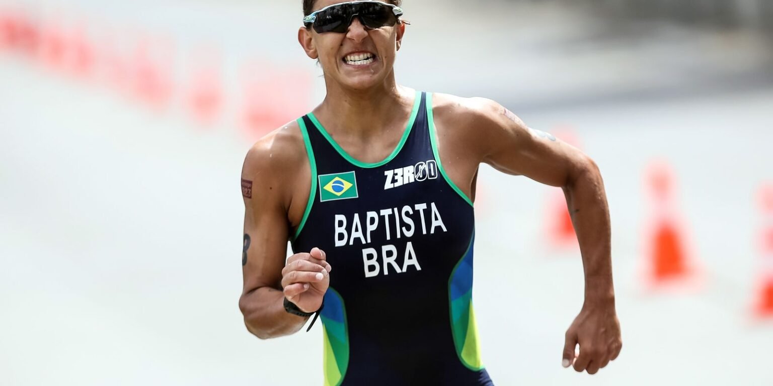 triatleta-luisa-baptista-da-primeiros-passos-apos-sofrer-atropelamento