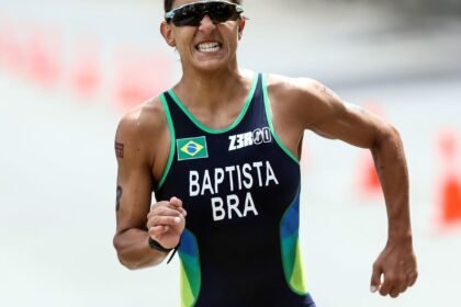 triatleta-luisa-baptista-da-primeiros-passos-apos-sofrer-atropelamento