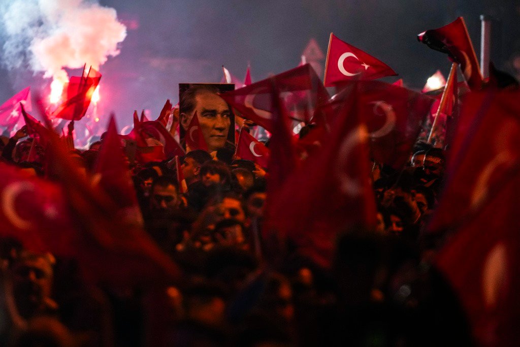 partido-de-erdogan-sofre-maior-derrota-eleitoral-e-perde-controle-de-ancara-e-istambul