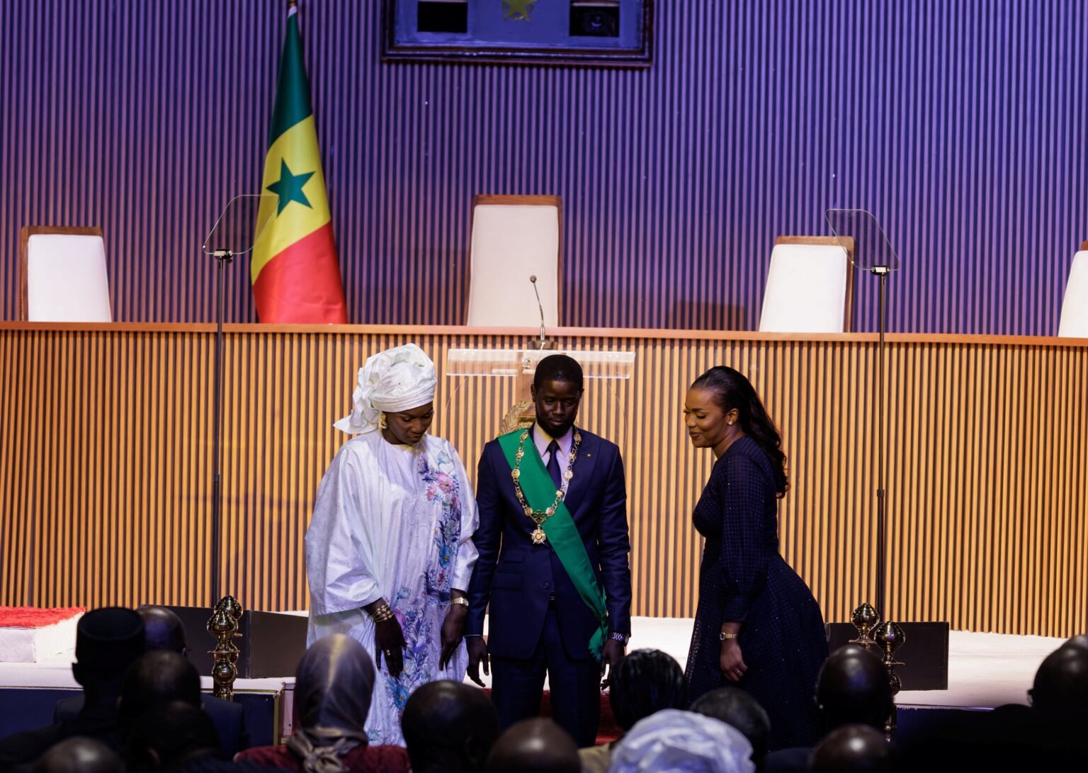 poligamo,-presidente-de-senegal-assume-o-cargo-e-apresenta-duas-primeiras-damas