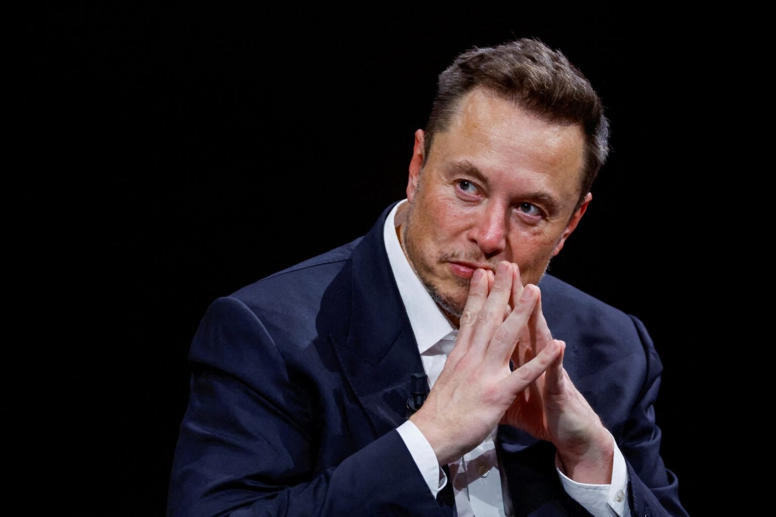 india-manda-rede-social-x,-de-elon-musk,-derrubar-posts,-e-empresa-obedece