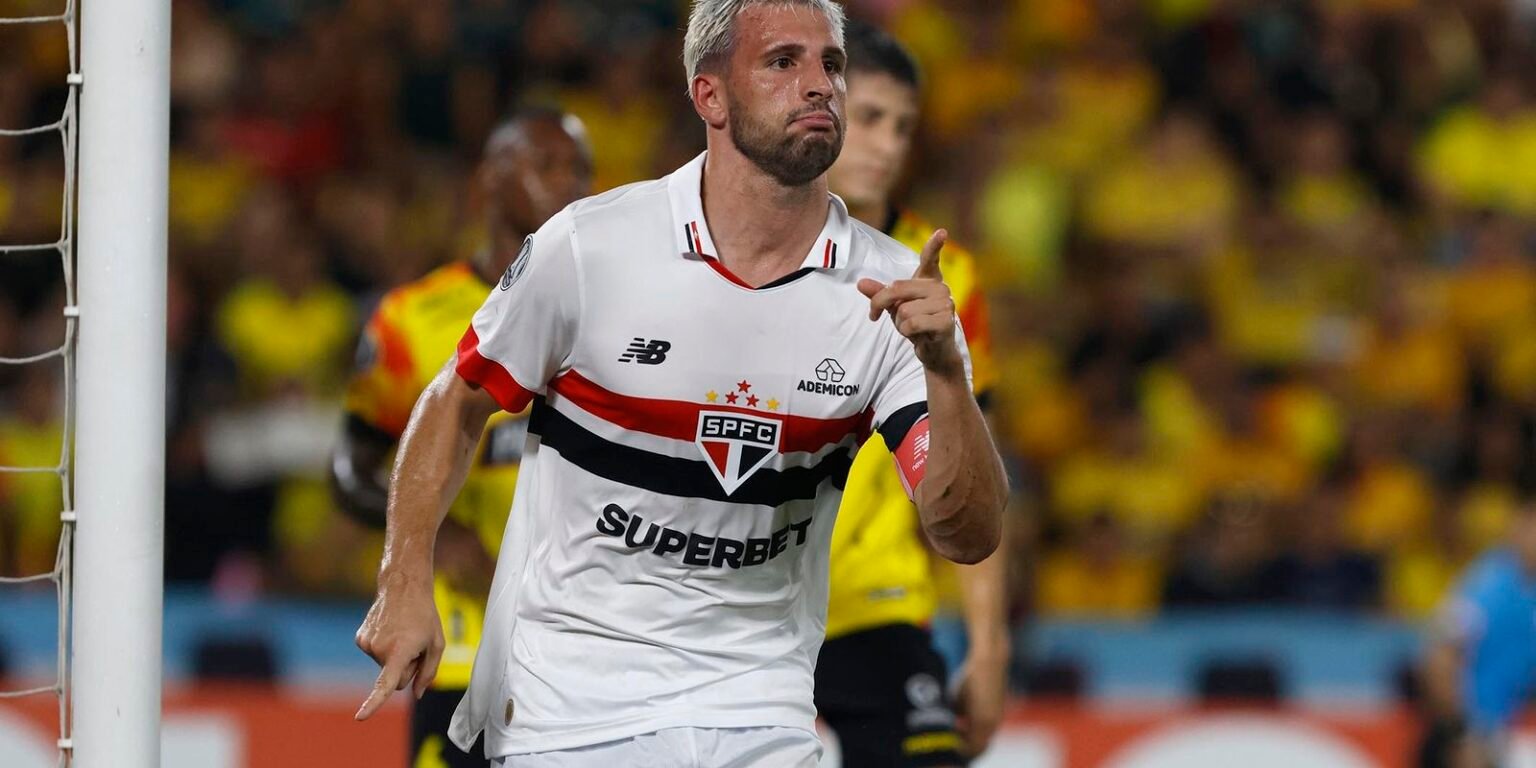 sao-paulo-derrota-barcelona-pela-libertadores-na-estreia-de-zubeldia