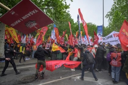 trabalhadores-realizam-manifestacoes-e-protestos-no-1o-de-maio-pelo-mundo