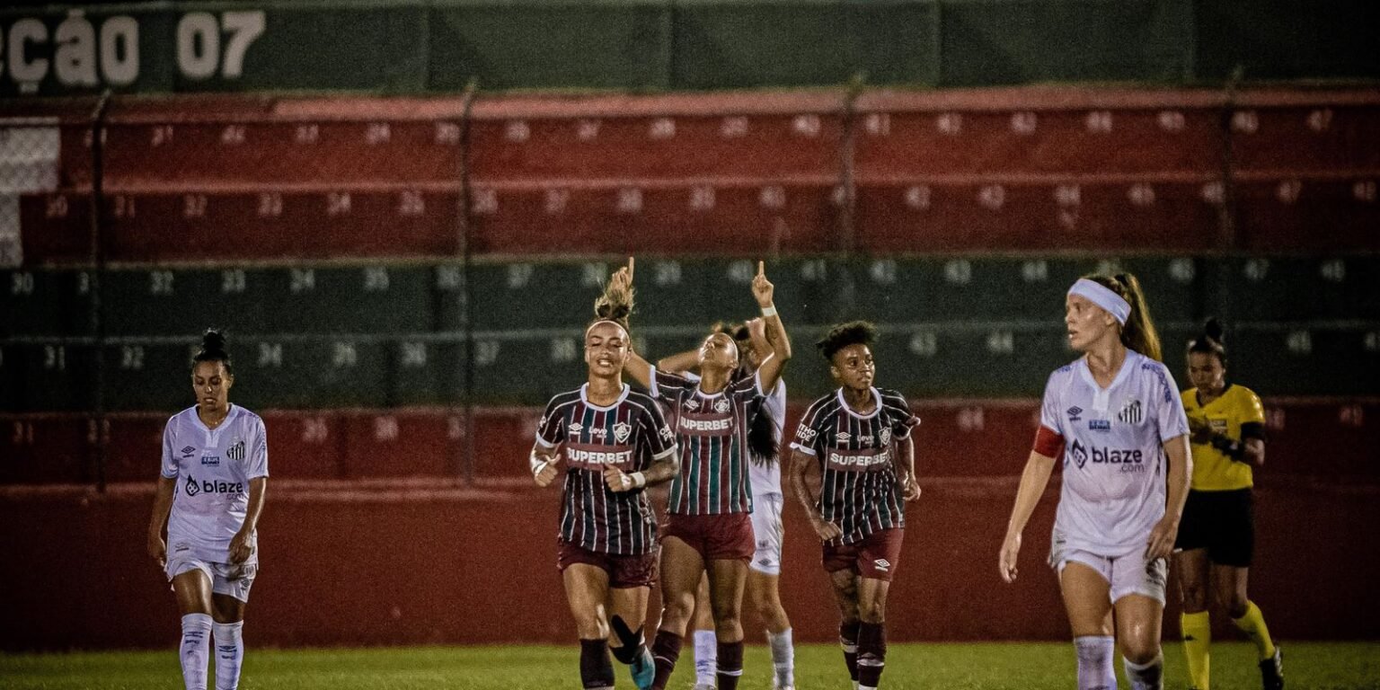 flu-arranca-vitoria-de-1-a-0-sobre-o-santos-no-brasileiro-feminino