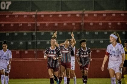 flu-arranca-vitoria-de-1-a-0-sobre-o-santos-no-brasileiro-feminino