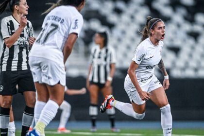 corinthians-bate-botafogo-e-mantem-lideranca-do-brasileiro-feminino