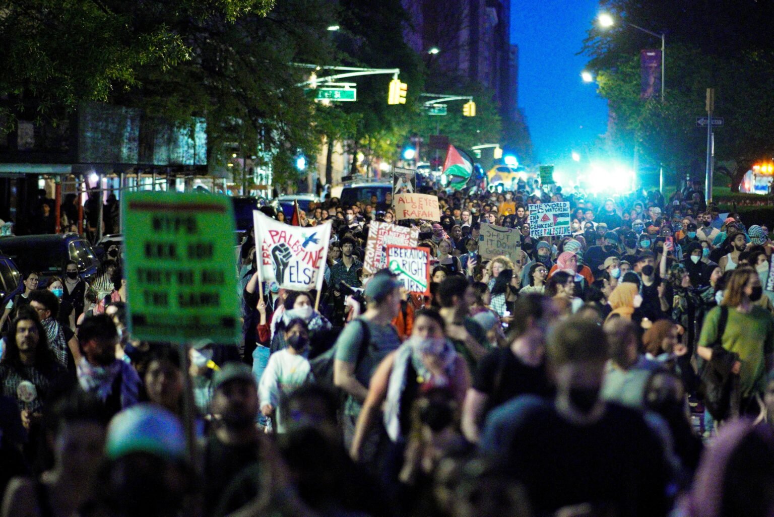 policia-de-nova-york-prende-manifestantes-pro-palestina-que-tentavam-chegar-ao-met-gala