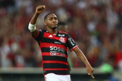 flamengo-afasta-crise-com-vitoria-de-2-a-0-contra-timao-no-brasileiro