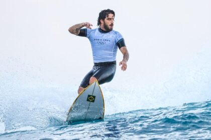 filipinho-avanca-e-brasil-tem-seis-surfistas-nas-oitavas