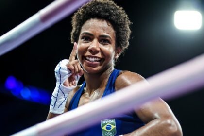 boxe:-jucielen-romeu-supera-norte-americana-e-vai-as-quartas-em-paris