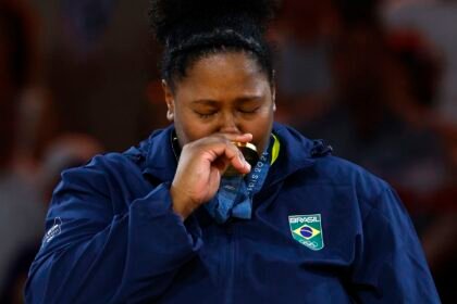 judoca-beatriz-souza-conquista-o-primeiro-ouro-brasileiro-em-paris