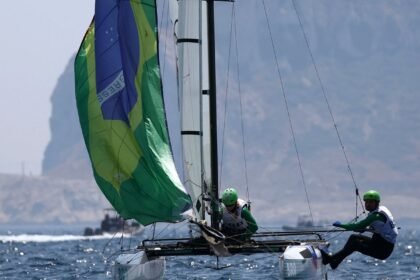 vela:-brasil-se-garante-nas-medal-races-das-classes-nacra-e-470