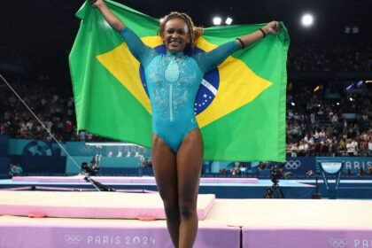 rebeca-andrade-e-celebrada-por-lendas-do-esporte-brasileiro