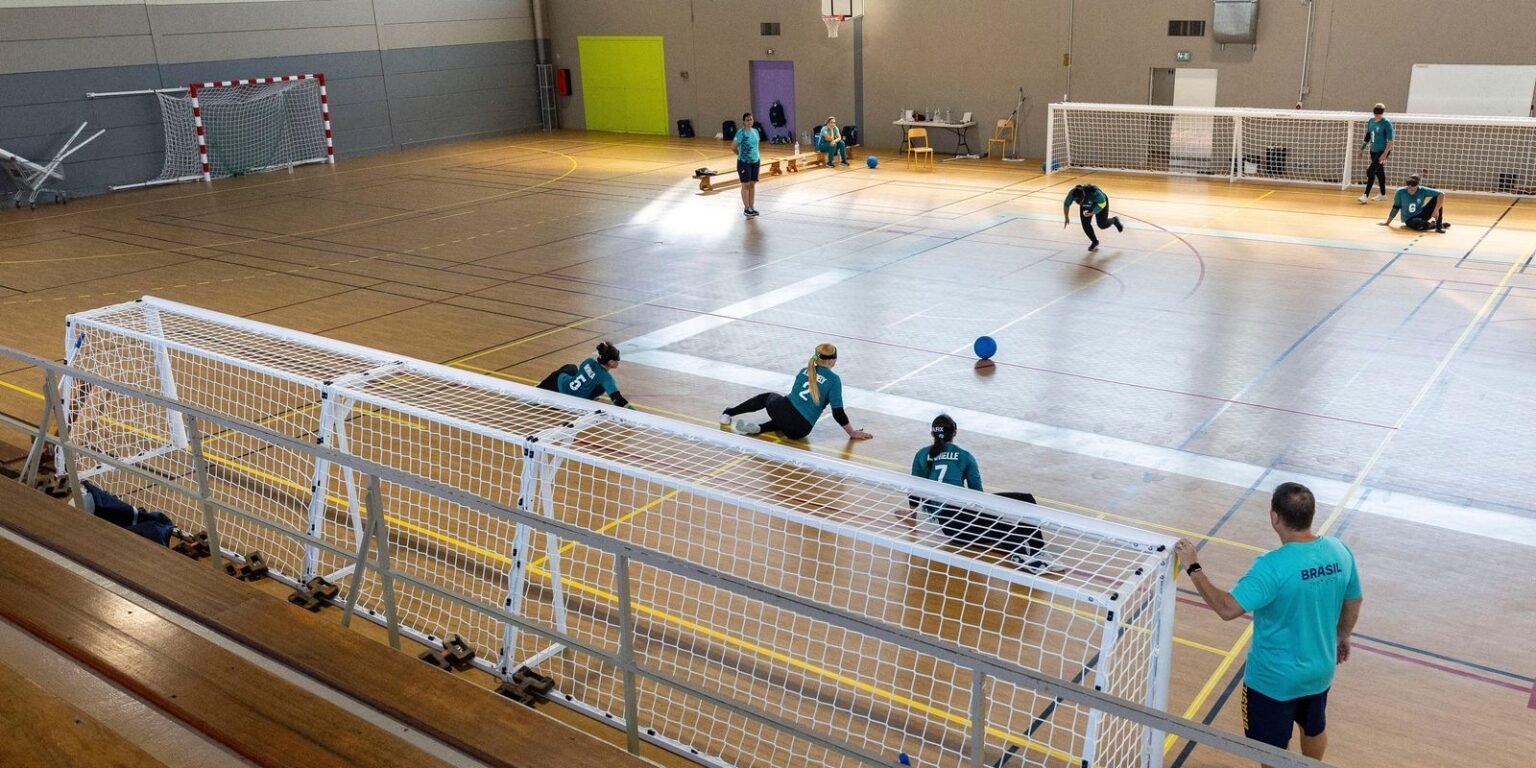 selecoes-feminina-e-masculina-de-goalball-fazem-1o-treino-em-paris