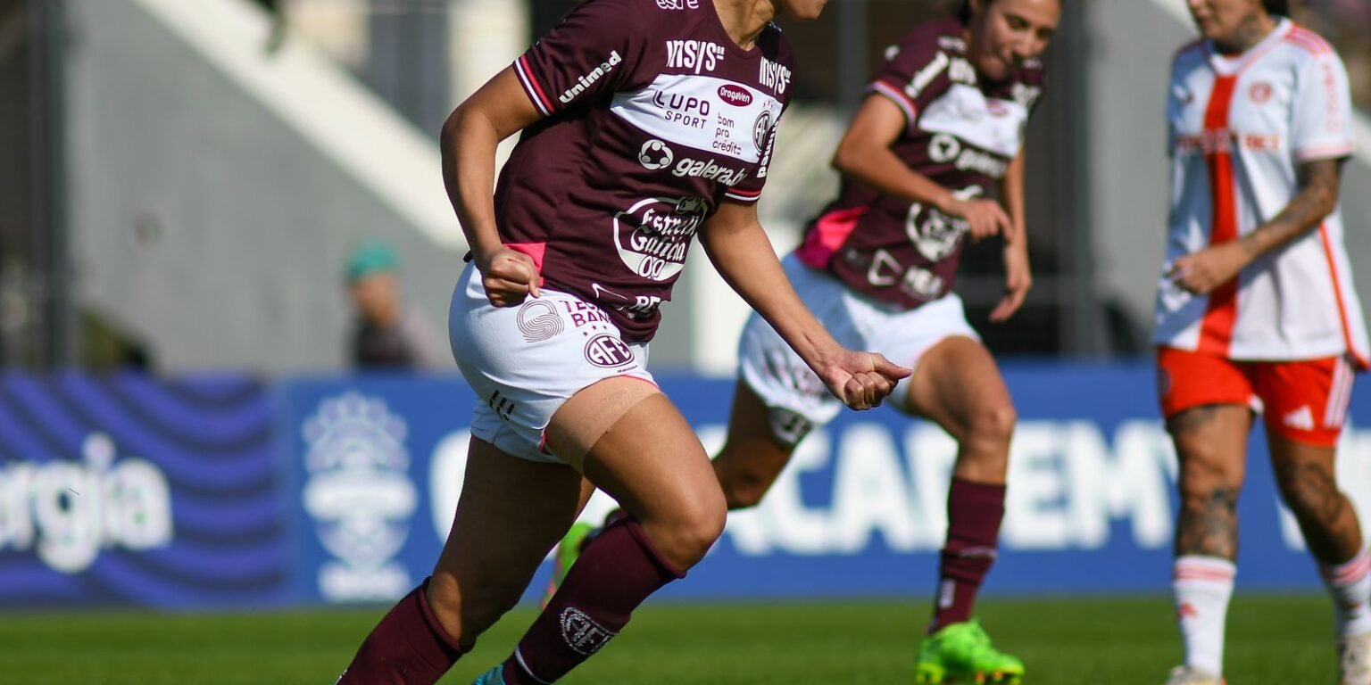 ferroviaria-se-garante-na-semifinal-do-brasileiro-de-futebol-feminino