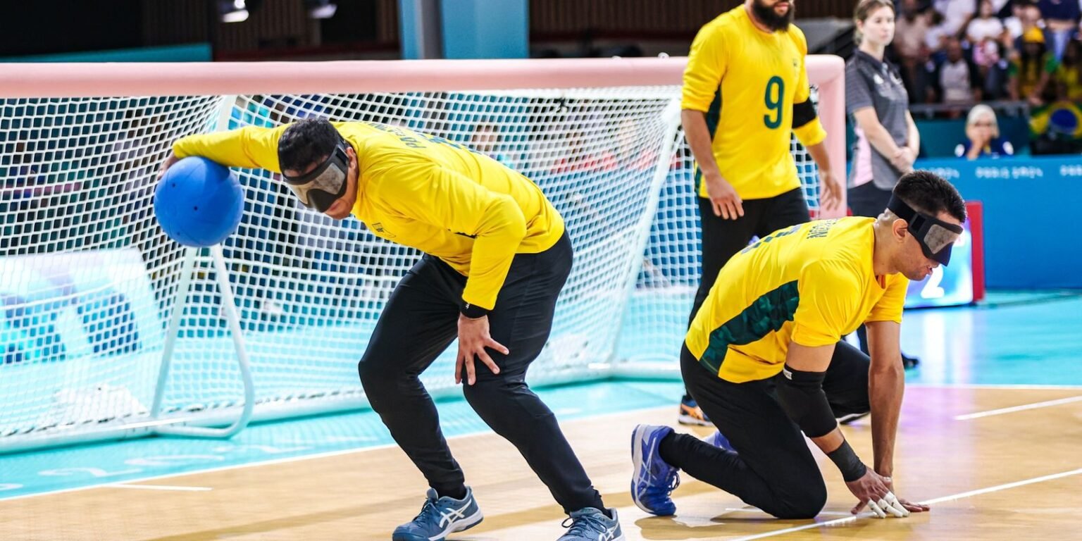 atual-campeao,-goalball-do-brasil-supera-franca-na-estreia-em-paris