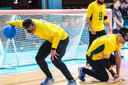 atual-campeao,-goalball-do-brasil-supera-franca-na-estreia-em-paris