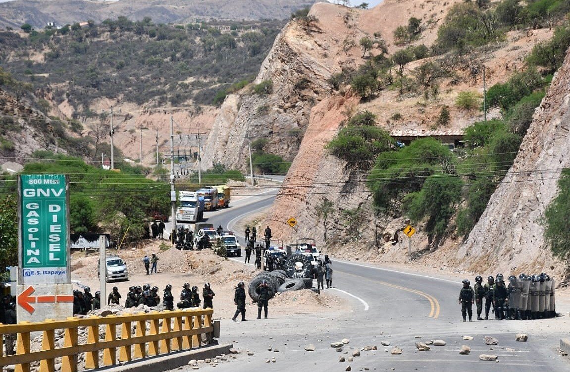 onda-de-bloqueios-de-rodovias-se-espalha-na-bolivia-para-evitar-prisao-de-evo-morales