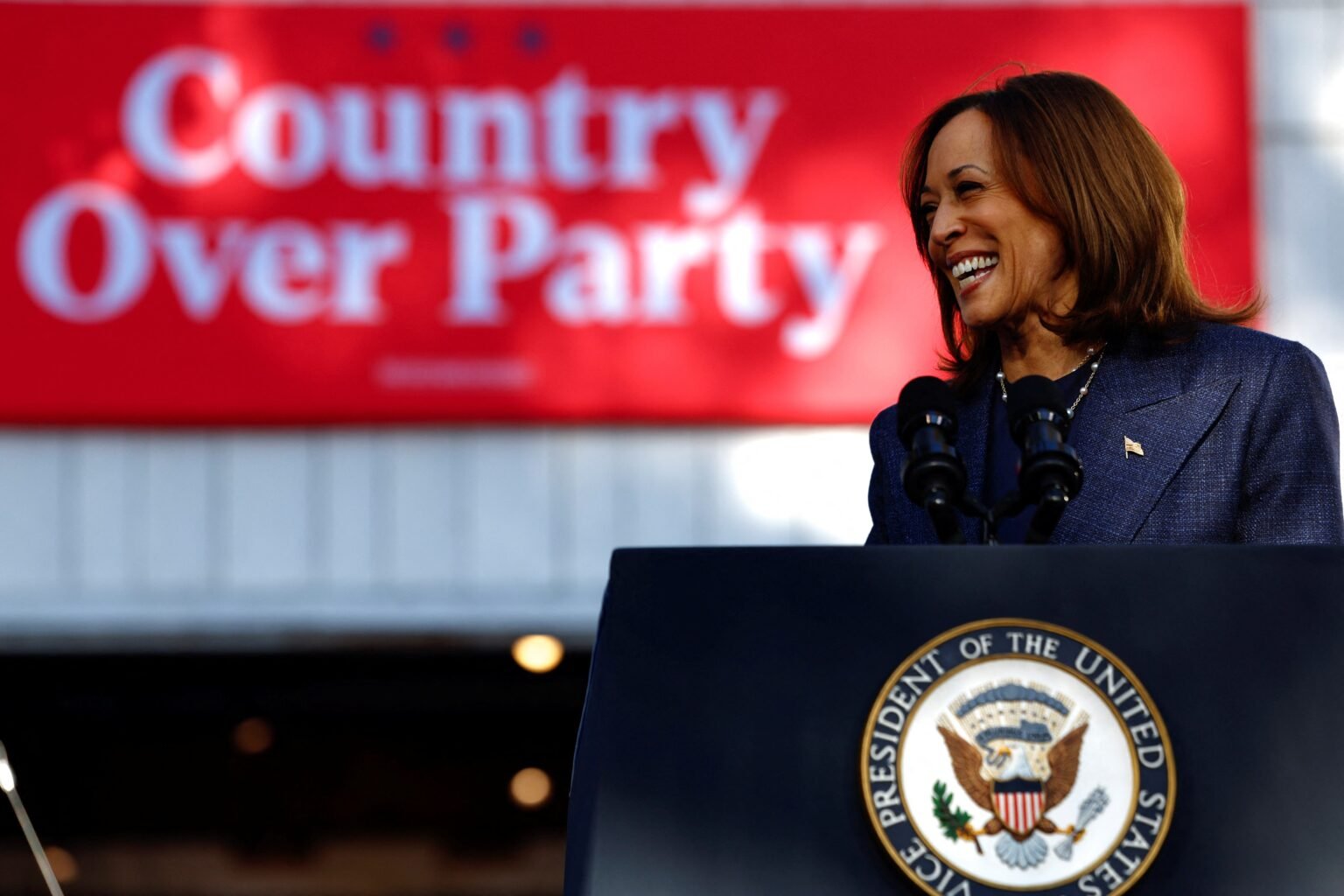 ‘minha-presidencia-nao-sera-uma-continuacao-da-de-biden’,-diz-kamala-harris-em-entrevista-na-tv