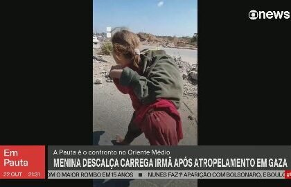 video:-menina-descalca-carrega-irma-apos-atropelamento-em-gaza