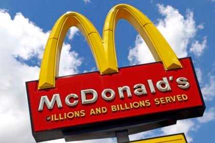 mcdonald’s-suspende-venda-de-hamburguer-nos-eua-apos-surto-de-bacteria-provocar-morte