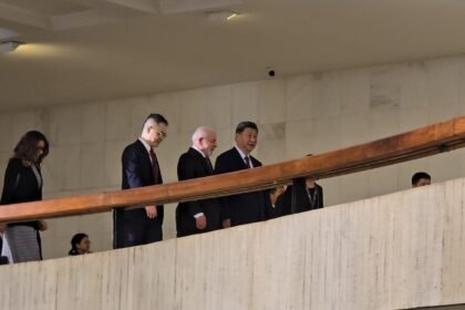 lula-recebe-xi-jinping-para-jantar-no-itamaraty-com-presidentes-de-poderes-e-ministros