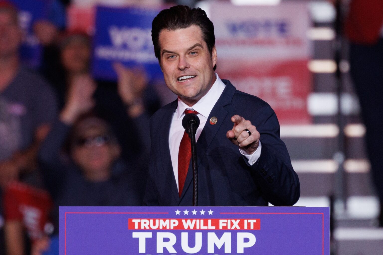 matt-gaetz,-acusado-de-participar-de-esquema-de-trafico-sexual-e-apontado-como-procurador-geral-por-trump,-desiste-do-cargo