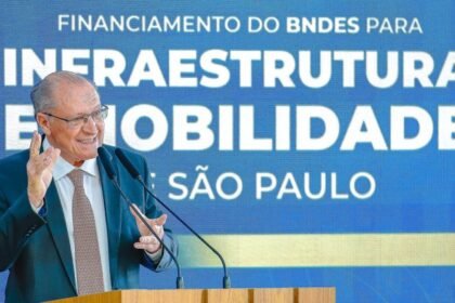 alckmin-lembra-a-ditadura-e-celebra-democracia-em-evento-que-reuniu-lula,-tarcisio-e-nunes