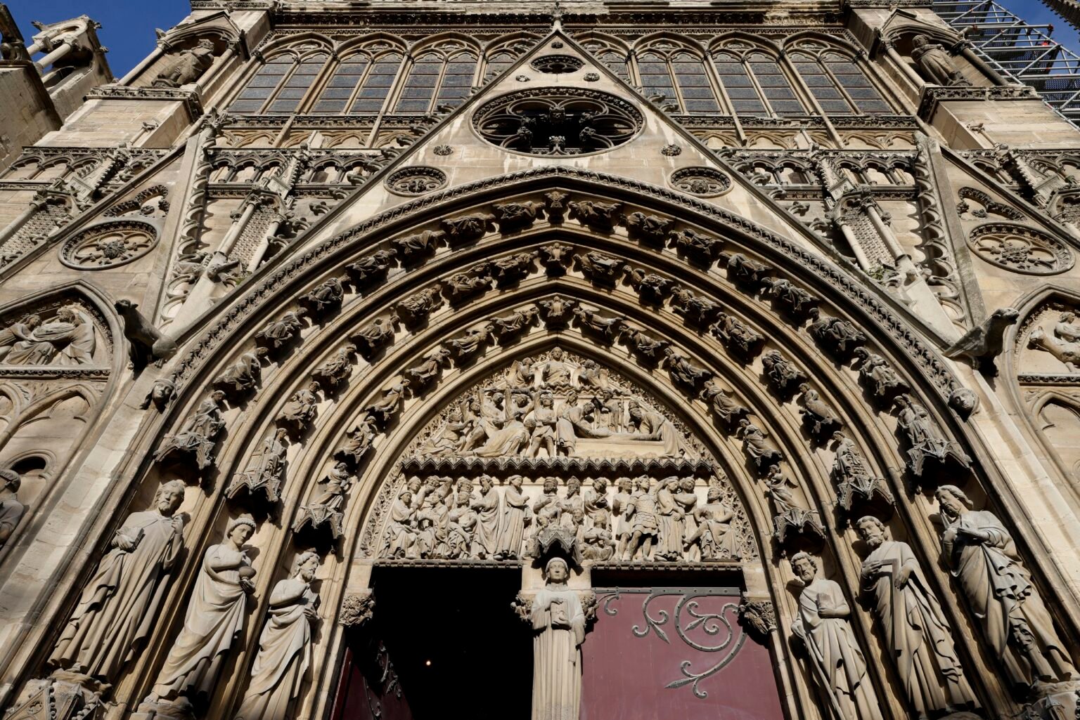 fotos:-veja-imagens-da-catedral-de-notre-dame-restaurada-apos-incendio