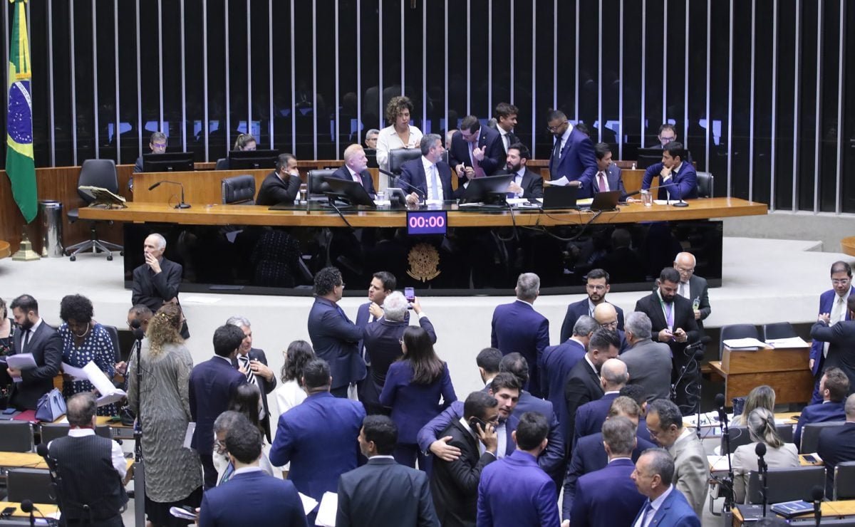 camara-aprova-projeto-de-refinanciamento-de-dividas-dos-estados-com-a-uniao