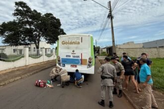 menino-e-atropelado-por-onibus-enquanto-andava-de-bicicleta-em-neropolis