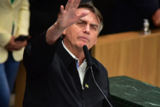 bolsonaro-atrai-presidenciaveis-da-direita-e-mira-mulheres-em-1o-ato-apos-virar-reu