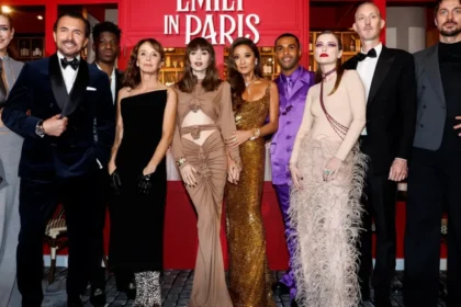 personagem-importante-deve-deixar-o-elenco-de-‘emily-em-paris’-na-quinta-temporada
