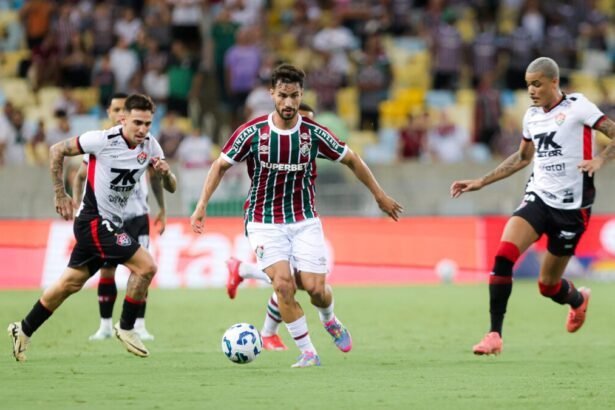 fluminense-sofre-gol-no-final-do-segundo-tempo-e-fica-no-empate-com-vitoria-pelo-brasileiro